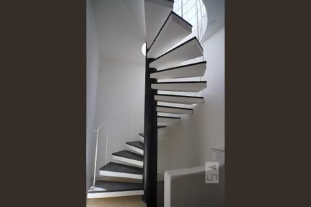 Casa à venda com 500m², 6 quartos e 8 vagasAcesso dormitórios