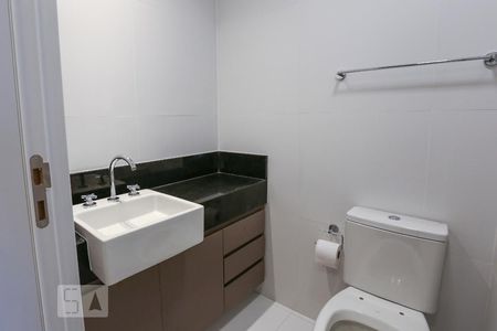 Banheiro de apartamento para alugar com 1 quarto, 26m² em Indianópolis, São Paulo
