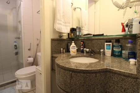 Apartamento à venda com 43m², 1 quarto e 1 vagaPia banheiro