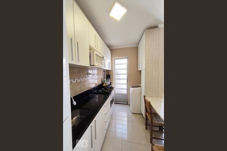 Casa de condomínio para alugar com 111m², 2 quartos e 2 vagasCozinha e Área de Serviço