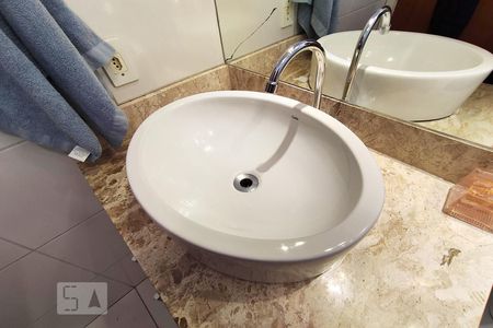 Casa de condomínio para alugar com 111m², 2 quartos e 2 vagasBanheiro