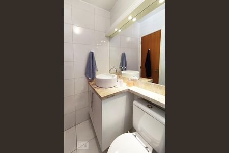 Casa de condomínio para alugar com 111m², 2 quartos e 2 vagasBanheiro