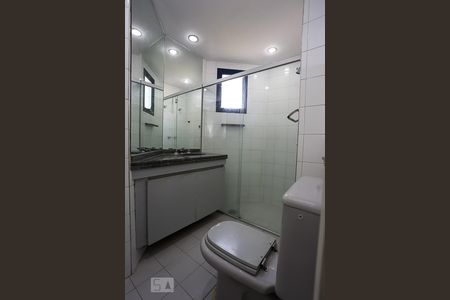 Banheiro de apartamento para alugar com 1 quarto, 45m² em Vila Andrade, São Paulo