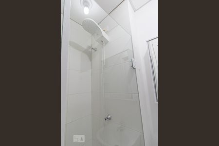 Banheiro Social de kitnet/studio para alugar com 1 quarto, 20m² em Lindóia, Curitiba