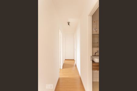 Corredor de apartamento para alugar com 3 quartos, 88m² em Vila Anglo Brasileira, São Paulo