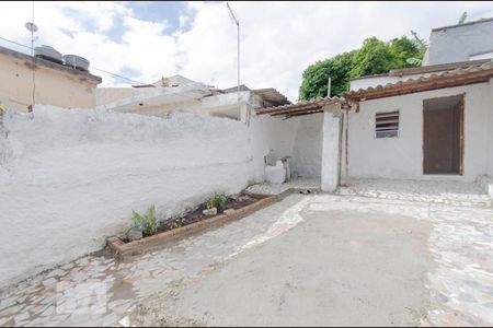 Casa para alugar com 56m², 1 quarto e sem vagaQuintal e Fachada