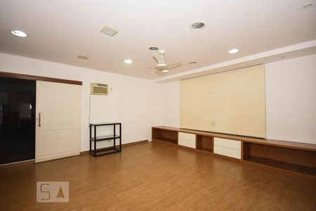Sala de tv de casa para alugar com 3 quartos, 500m² em Retiro Morumbi, São Paulo