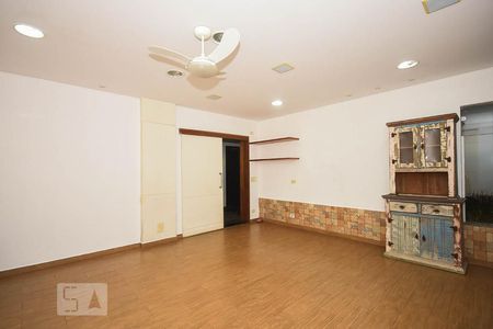 Sala de tv de casa para alugar com 3 quartos, 500m² em Retiro Morumbi, São Paulo