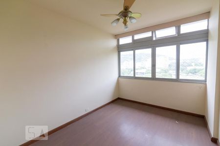Quarto de apartamento para alugar com 2 quartos, 75m² em Grajaú, Rio de Janeiro