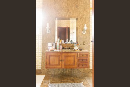 Casa à venda com 535m², 4 quartos e 5 vagasBanheiro Suíte 1