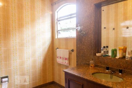 Casa à venda com 535m², 4 quartos e 5 vagasBanheiro Suíte 2