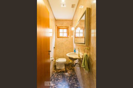 Casa à venda com 75m², 5 quartos e 3 vagasBanheiro