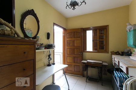 Casa à venda com 75m², 5 quartos e 3 vagasEdícula - Quarto