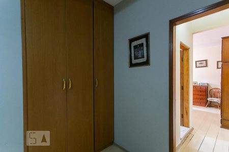 Casa à venda com 75m², 5 quartos e 3 vagasCorredor