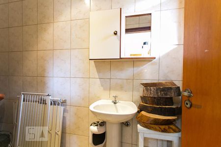 Casa à venda com 75m², 5 quartos e 3 vagasBanheiro da Suíte 4