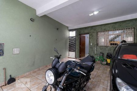 Garagem de casa à venda com 2 quartos, 130m² em Vila Romero, São Paulo