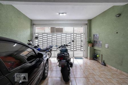Garagem de casa à venda com 2 quartos, 130m² em Vila Romero, São Paulo