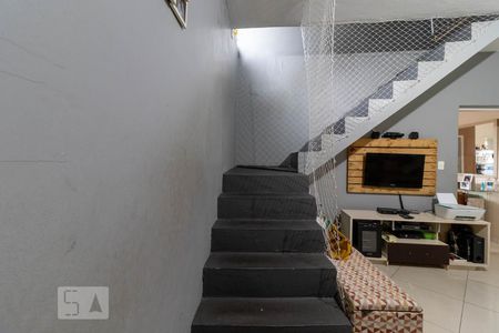 Casa à venda com 130m², 2 quartos e 1 vagaSala de Estar - Escada