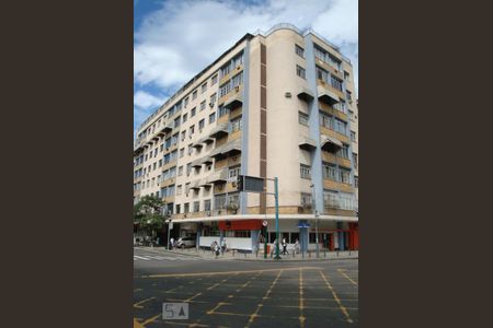 Apartamento à venda com 60m², 2 quartos e sem vaga Apartamento à venda com 60m², 2 quartos e sem vagaFachada