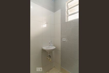 Banheiro de casa para alugar com 1 quarto, 27m² em Vila Campestre, São Paulo