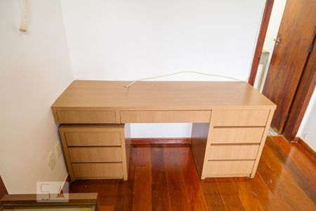 Apartamento à venda com 200m², 4 quartos e 2 vagasMesa da Suíte 1