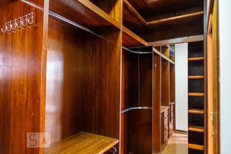 Apartamento à venda com 200m², 4 quartos e 2 vagasCloset da Suíte 2