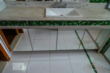 Apartamento à venda com 200m², 4 quartos e 2 vagasArmário do Banheiro da Suíte 2