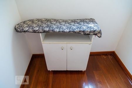 Apartamento à venda com 200m², 4 quartos e 2 vagasCômoda do Quarto de Serviço