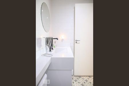 Apartamento à venda com 65m², 2 quartos e 2 vagasBanheiro Corredor