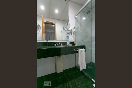 Banheiro de apartamento para alugar com 1 quarto, 35m² em Lourdes, Belo Horizonte