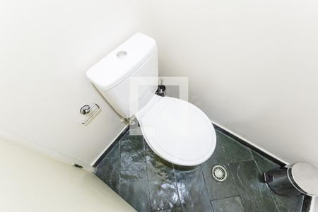 Lavabo de apartamento para alugar com 1 quarto, 32m² em Moema, São Paulo