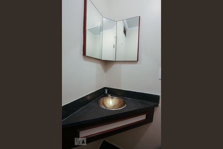 Lavabo de apartamento para alugar com 1 quarto, 32m² em Moema, São Paulo
