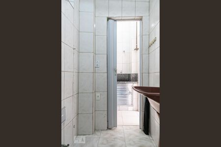 Banheiro de kitnet/studio para alugar com 1 quarto, 25m² em Boqueirão, Santos