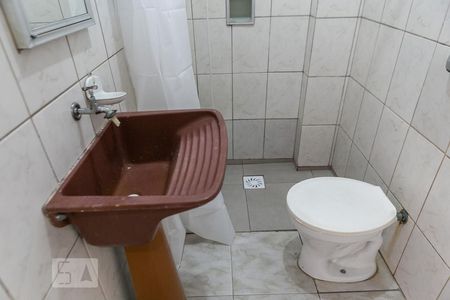 Banheiro de kitnet/studio para alugar com 1 quarto, 25m² em Boqueirão, Santos