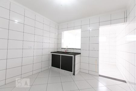 Cozinha de casa para alugar com 2 quartos, 60m² em Conjunto Residencial José Bonifácio, São Paulo