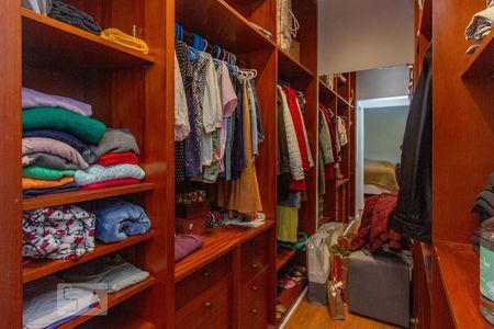 Apartamento à venda com 230m², 4 quartos e 4 vagasCloset