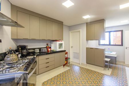 Apartamento à venda com 230m², 4 quartos e 4 vagasCozinha