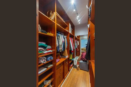 Apartamento à venda com 230m², 4 quartos e 4 vagasCloset