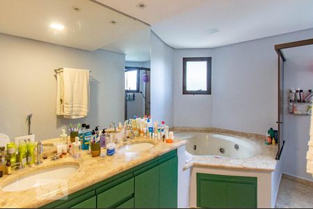 Apartamento à venda com 230m², 4 quartos e 4 vagasBanheiro 4