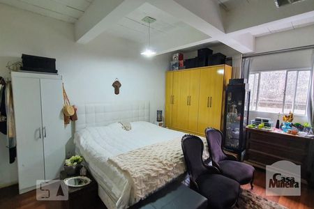 Casa à venda com 580m², 8 quartos e 3 vagas Casa à venda com 580m², 8 quartos e 3 vagasQuarto