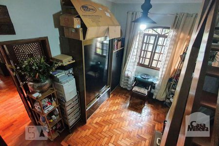 Casa à venda com 580m², 8 quartos e 3 vagas Casa à venda com 580m², 8 quartos e 3 vagasQuarto