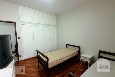 Casa à venda com 580m², 8 quartos e 3 vagas Casa à venda com 580m², 8 quartos e 3 vagasQuarto
