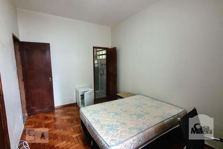 Casa à venda com 580m², 8 quartos e 3 vagas Casa à venda com 580m², 8 quartos e 3 vagasQuarto