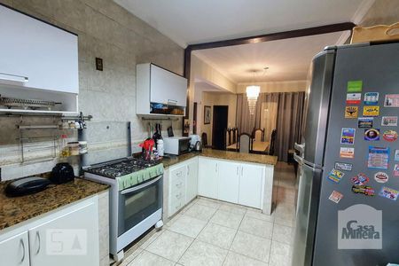 Casa à venda com 580m², 8 quartos e 3 vagas Casa à venda com 580m², 8 quartos e 3 vagasCozinha