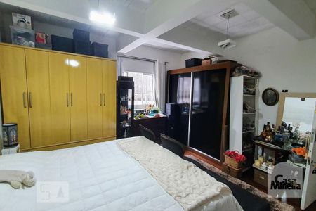 Casa à venda com 580m², 8 quartos e 3 vagas Casa à venda com 580m², 8 quartos e 3 vagasQuarto