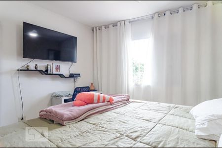 Suíte de casa à venda com 4 quartos, 250m² em Vila Mira, São Paulo