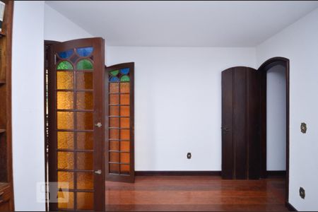 Casa à venda com 820m², 4 quartos e 3 vagas Casa à venda com 820m², 4 quartos e 3 vagasQuarto 1