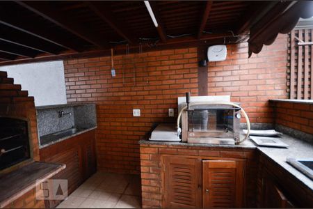 Casa à venda com 820m², 4 quartos e 3 vagas Casa à venda com 820m², 4 quartos e 3 vagasÁrea comum - Churrasqueira