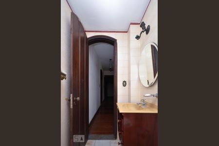 Casa à venda com 820m², 4 quartos e 3 vagas Casa à venda com 820m², 4 quartos e 3 vagasLavabo