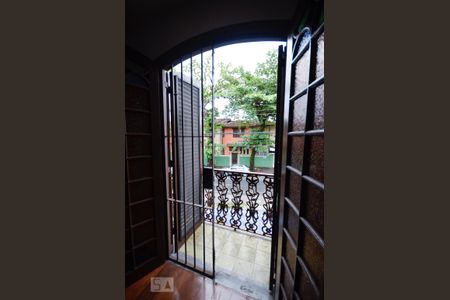 Casa à venda com 820m², 4 quartos e 3 vagas Casa à venda com 820m², 4 quartos e 3 vagasVaranda